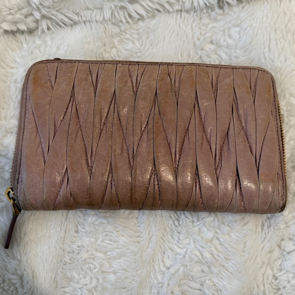 Miu Miu Matelasse Zippy Wallet - Picture 9 of 9